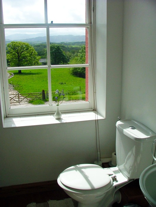 4._Guest_Room_1_-_Loo_with_a_view
